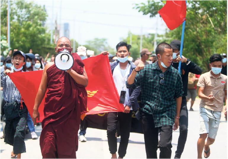 Pensionsselskaber bør lægge pres på Totals aktiviteter i Myanmar